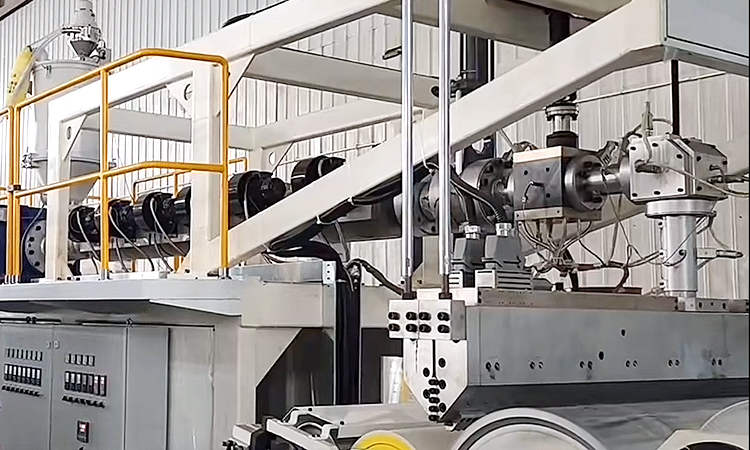 安装熔体泵的挤出机生产线 1757897659332103.jpg