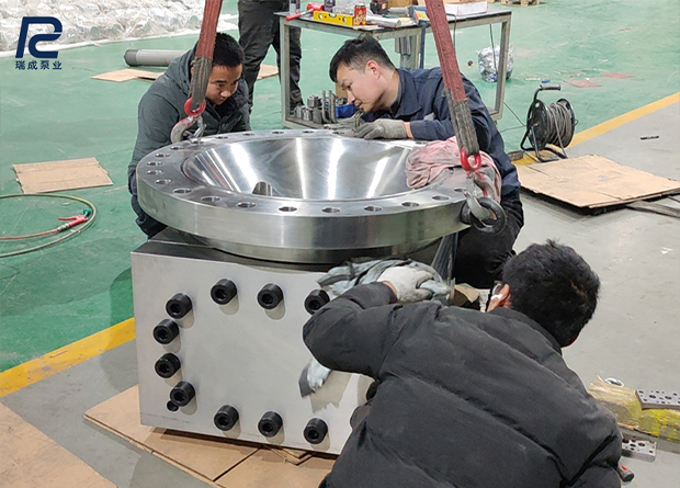 瑞成釜底泵组装进行中 力保按期高质交付